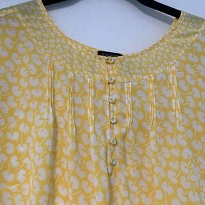 Talbots large cute yellow lightweight covered buttons